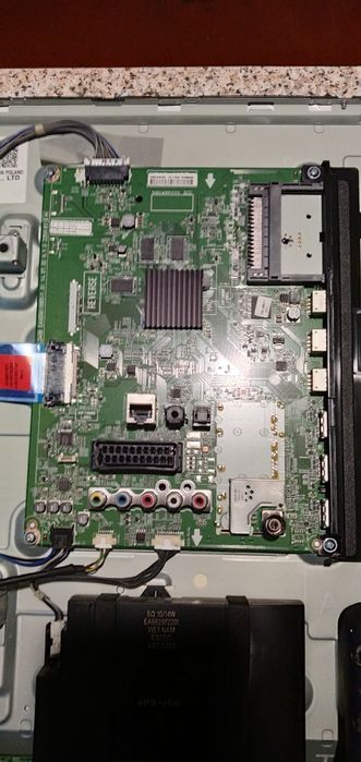 LG 32 LF 5800. Смарт тв! Можливо по запчастинах