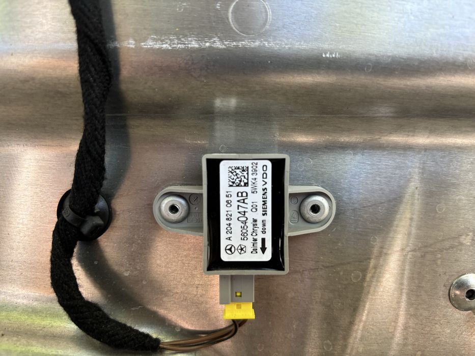 Переднє праве скло на Mercedes w204