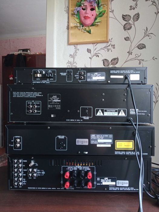 Продам стойку JVC. Из 4х аудио аппаратов.