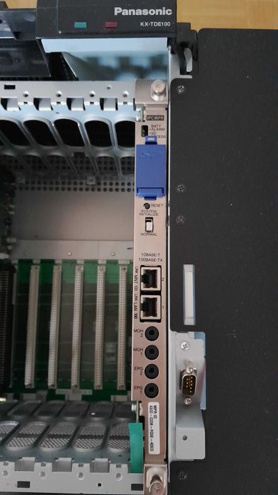 Centrala telefoniczna Panasonic KX-TDE 100.