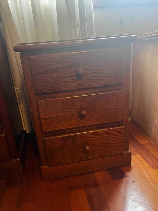 2 Mesinha de Cabeceira