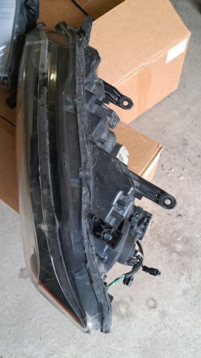 Продам  передние фары Nissan Rouge