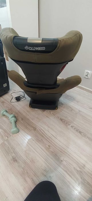 Fotelik samochodowy Maxi Cosi z systemem ISOFIX
