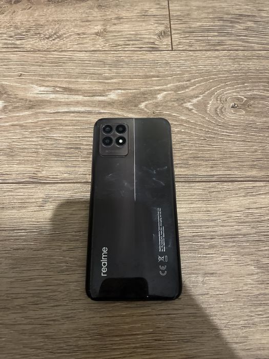 Telefon realme 8i ze zbitą szybką
