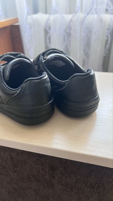 Шкіряні кросівки clarks 18 см  28 р в дуже гарному стані
