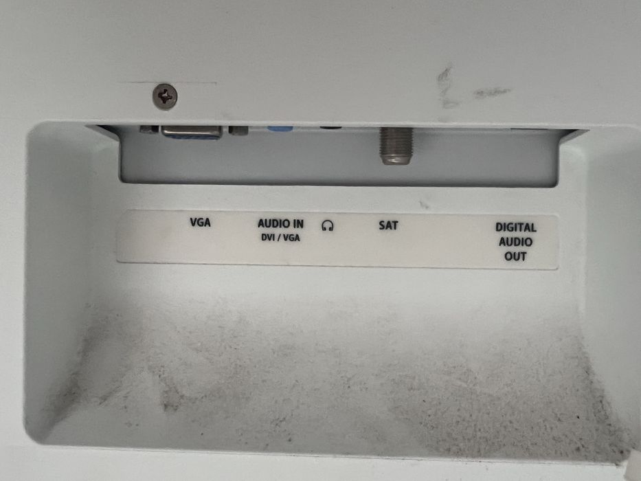 Tv philips 24 polegadas 12v para peças( ecra avariado)