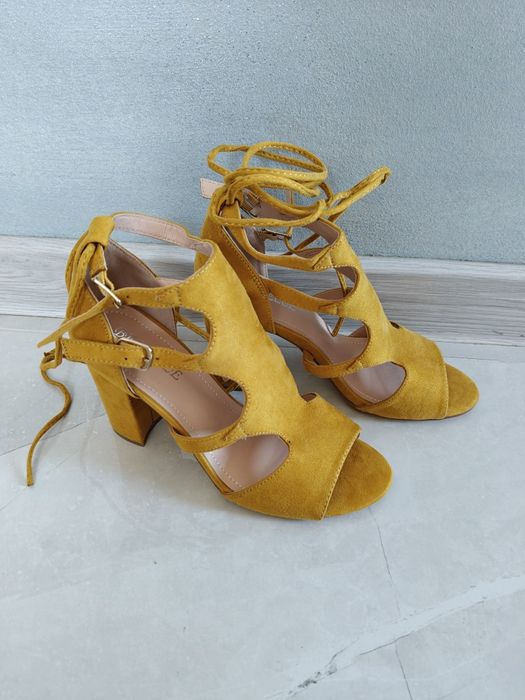 Sandały damskie na obcasie 37 nowe