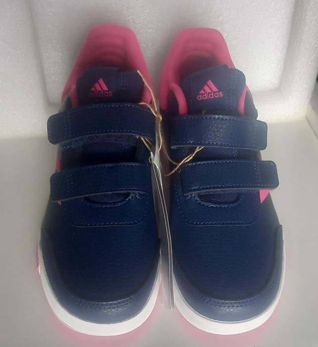 Sapatilhas Adidas Tamanho 33 Novas com etiqueta