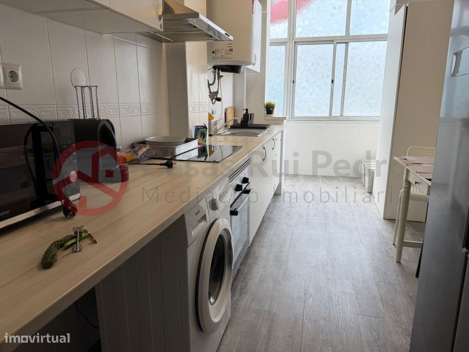 Apartamento T4 remodelado, a 5 minutos do metro do Laranjeiro, Almada