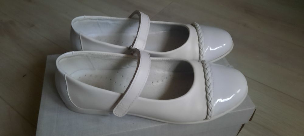 Białe półbuty komunijne, r. 36 Kornecki
