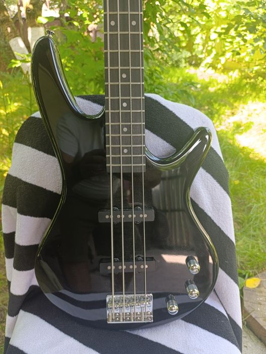Бас-гітара ibanez 4 струнна.