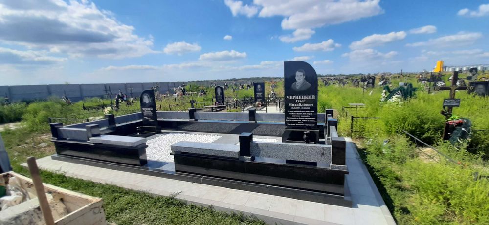 Пам'ятники з граніту. Пам'ятники гранітні. Гранитные памятники.