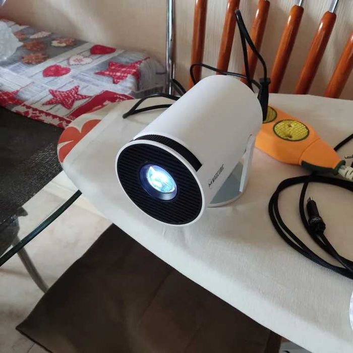 Mini projektor, Android 11, Smart TV, LED Magcubic HY300 PRO, biały