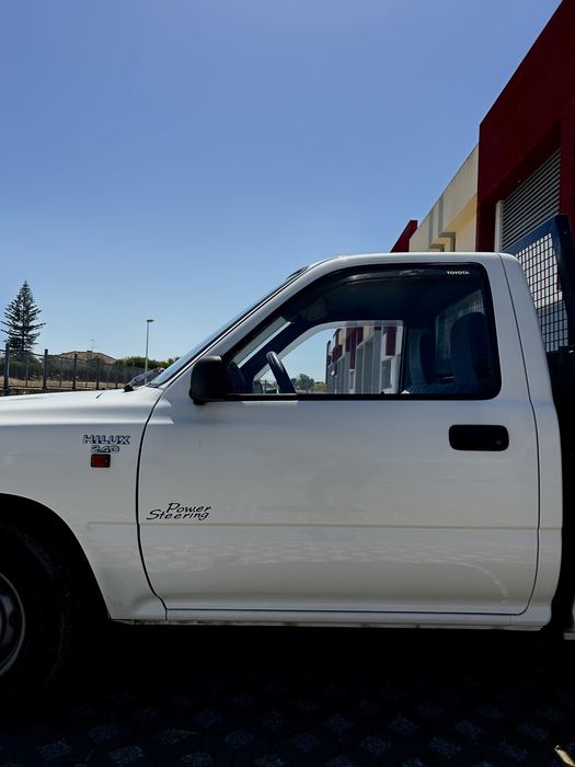 Toyota HILUX 2.4D