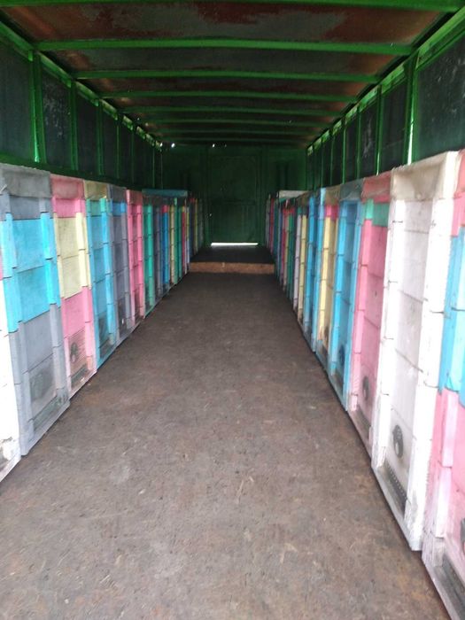 Бджолопавільйон,причіп для бджіл