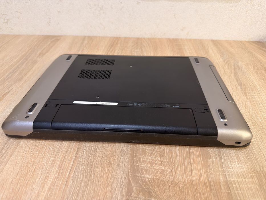 Ноутбук Dell Vostro 3560 15.6” / Core i3 / 4GB / SSD 128GB