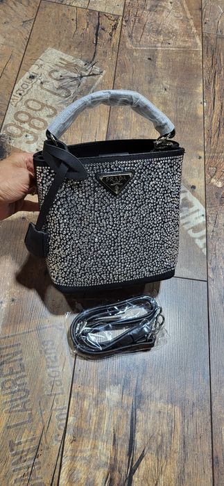 Czarna ekskluzywna torebka biżuteryjna cyrkonie unikat premium