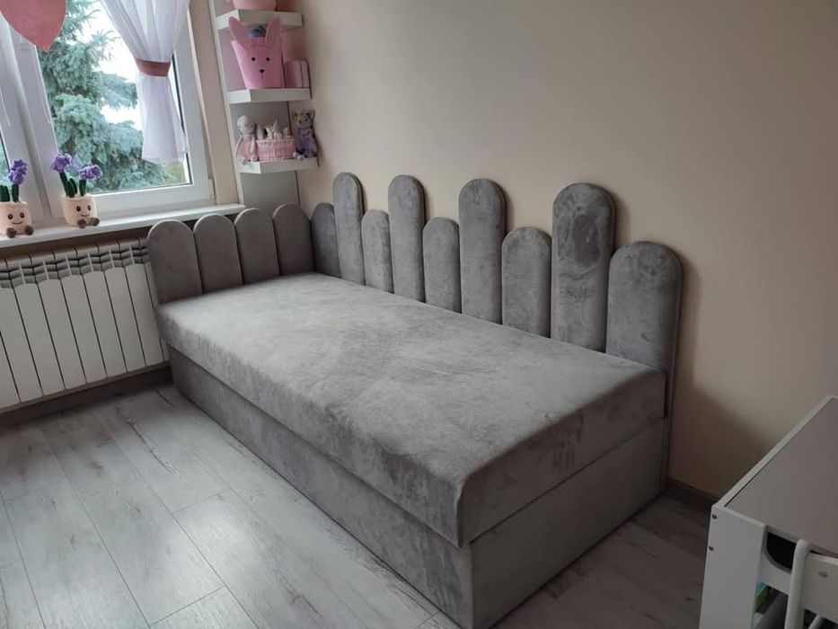 Tapczan łóżko młodzieżowe z pojemnikiem na pościel