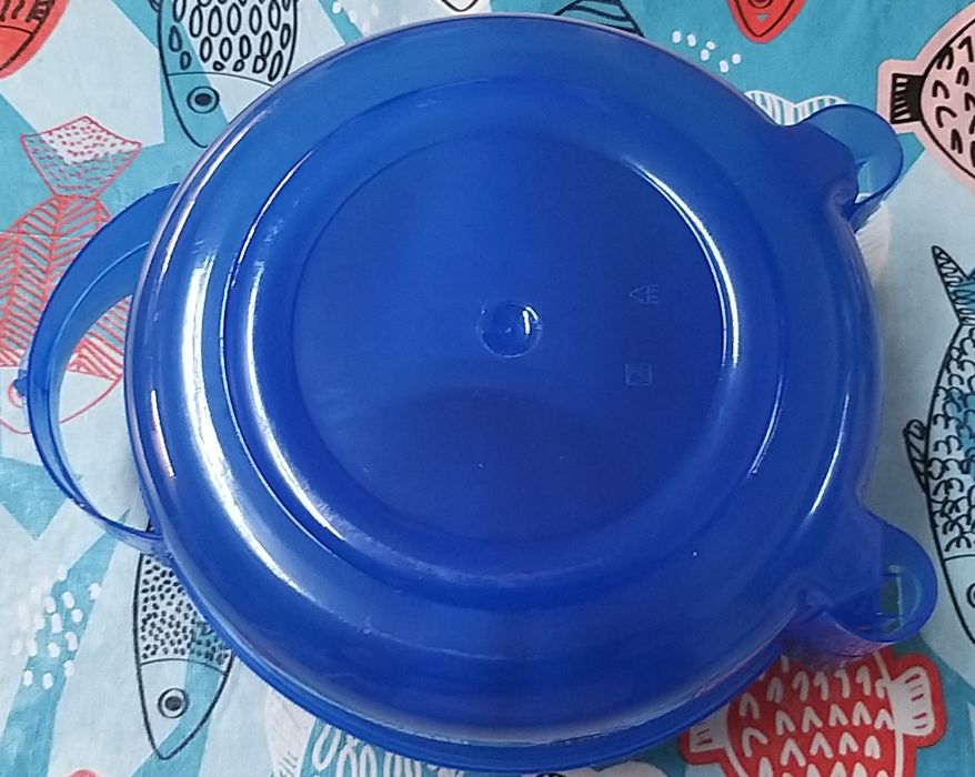 Pratos, copos  e talheres