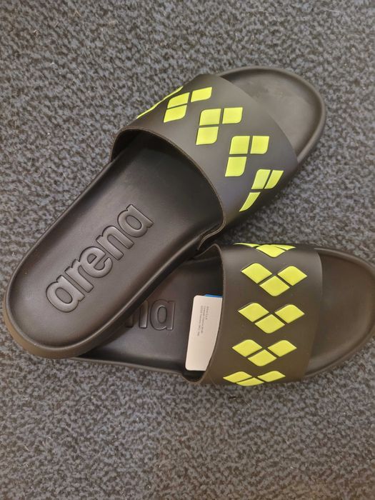 Продам фірмові тапочки для басейну та пляжу Arena модель Urban