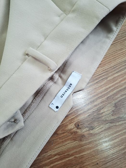 Beżowy garnitur damski marynarka żakiet spodnie elegancki reserved L40