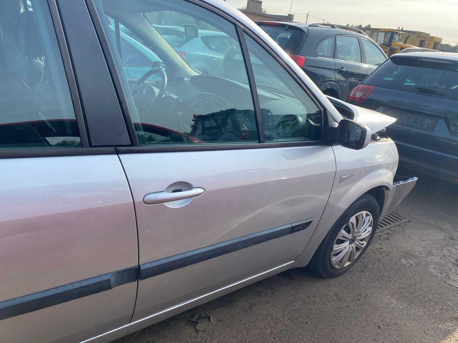 Renault Scenic 2 Drzwi Prawy Przód Srebrne