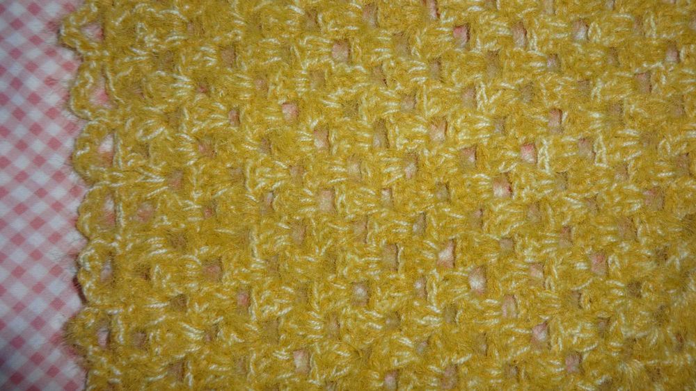 теплый, пушистый  вязаный палантин