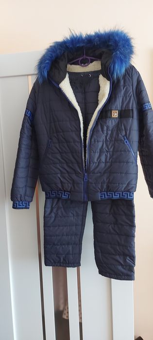 Жіночий лижний костюм.