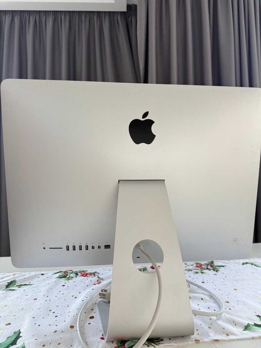iMac 21.5" (Mid 2014)