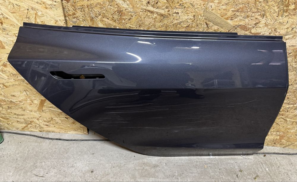 Tesla Model 3 двері задні праві