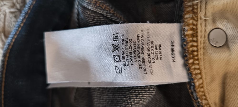 Мужские джинсы Armani Exchange.