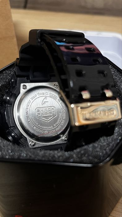 G shock preto e dourado