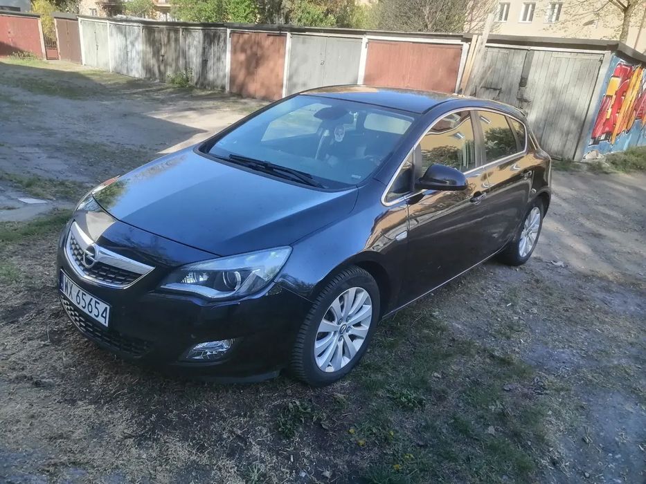 Opel Astra Opel Astra 2010 - zadbany, z nowiutkimi oponami Pirelli AllSeazon 3