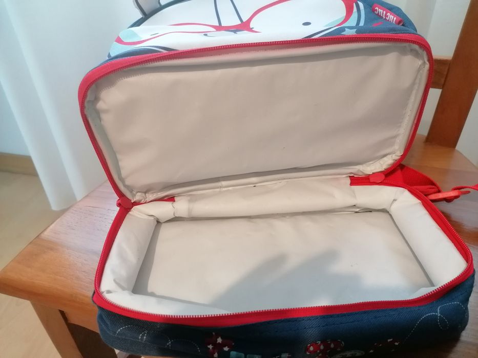 Mochila Tuc Tuc azul e vermelha