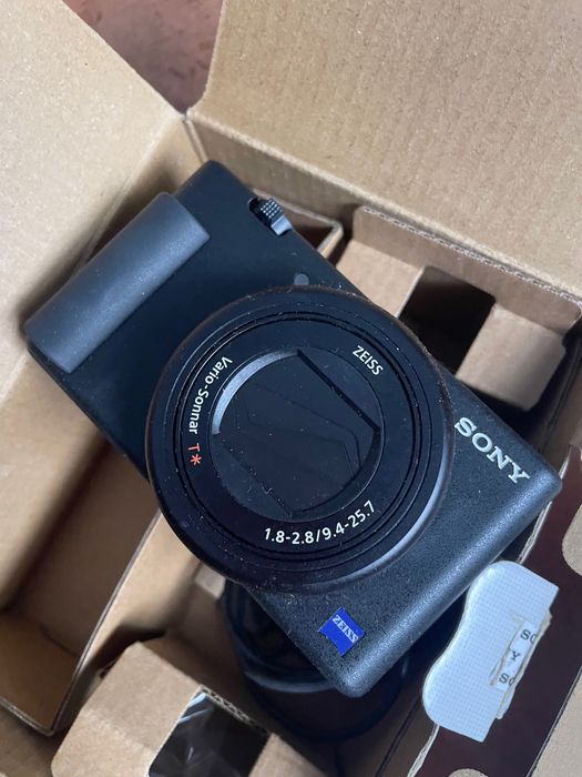SONY ZV1 - Digital Camera (like new; used only once)63824231324929121
