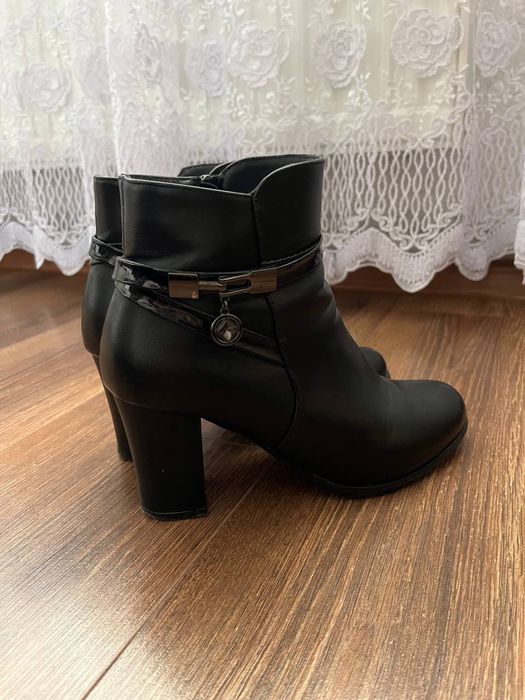 Чобітки на каблучку