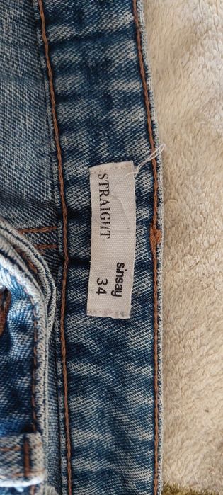 Темні жіночі джинси