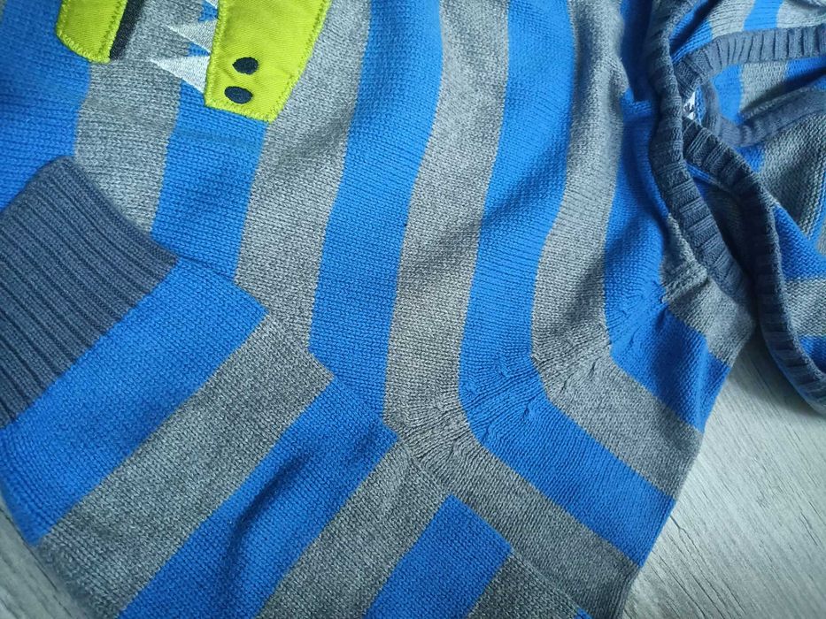 Sweterek z kapturem 5-6 lat