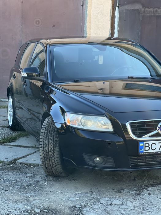 Volvo v50 2.0d  автомат
