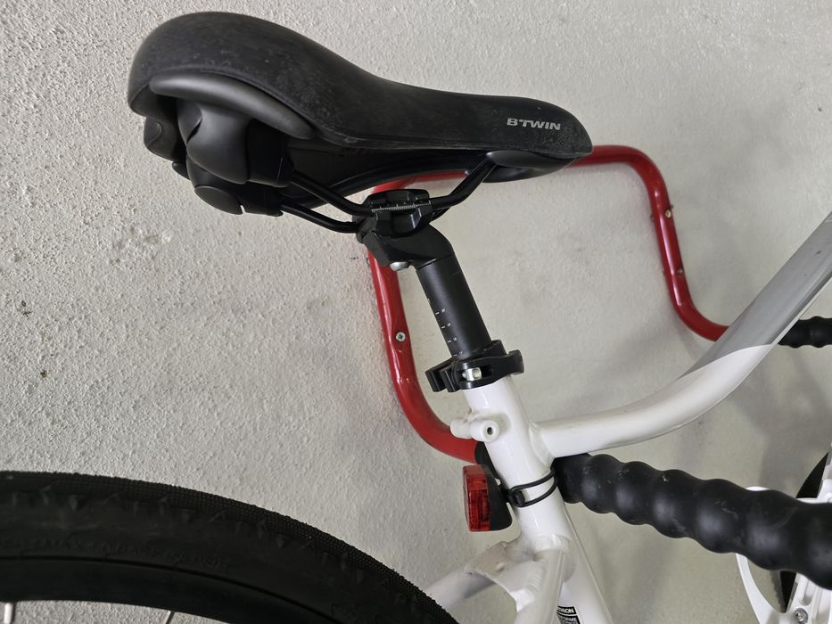 Rockrider reversível 500 - tamanho M

Rockrider 500
Roda 28
Quadro m