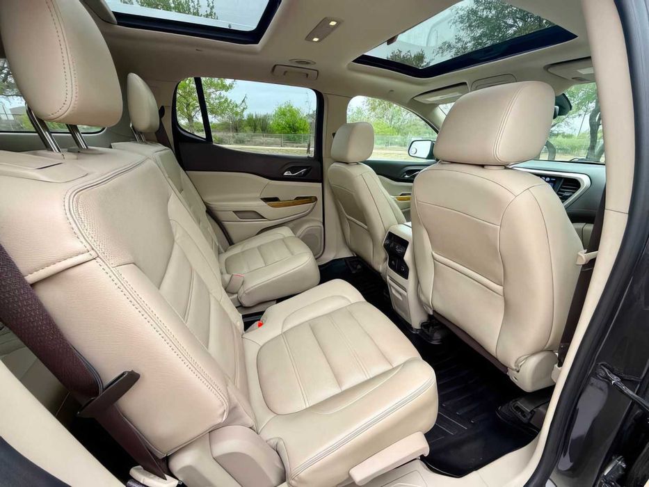 GMC Acadia Denali      2018