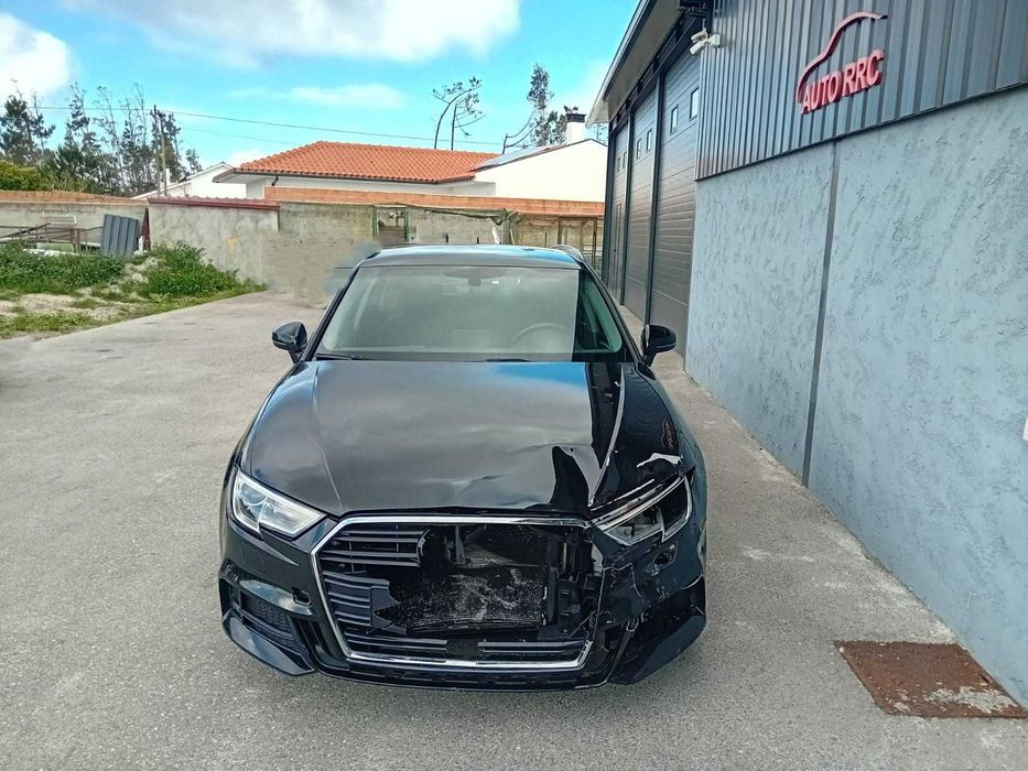 Audi A3 1.6 Sportback S-Line - Nacional ( pequeno sinistro )