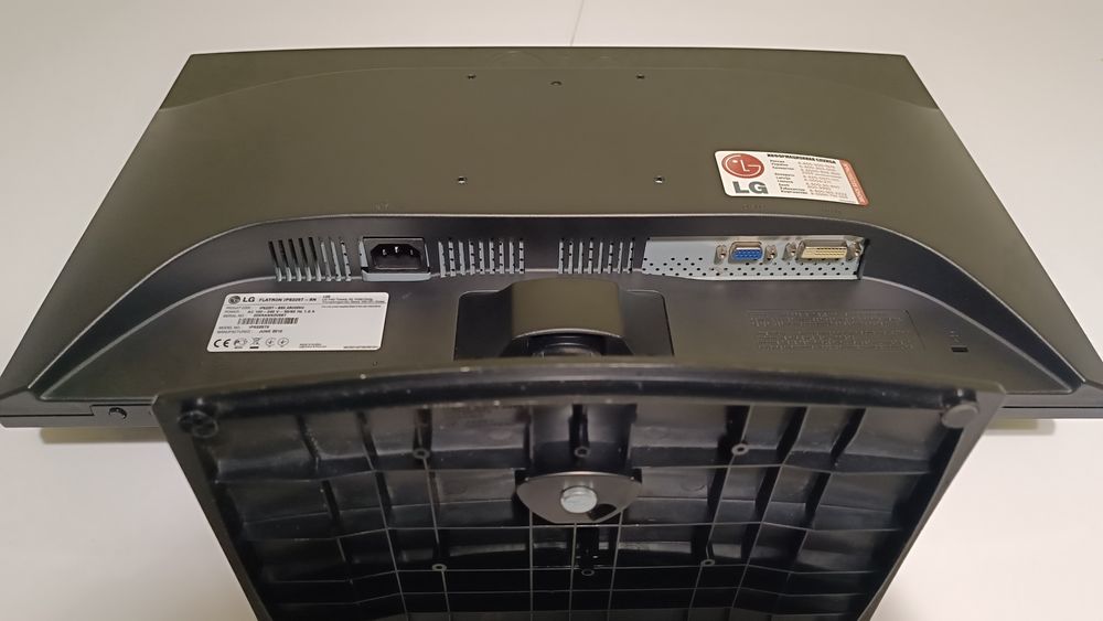 Монітор LG IPS225T / 22"