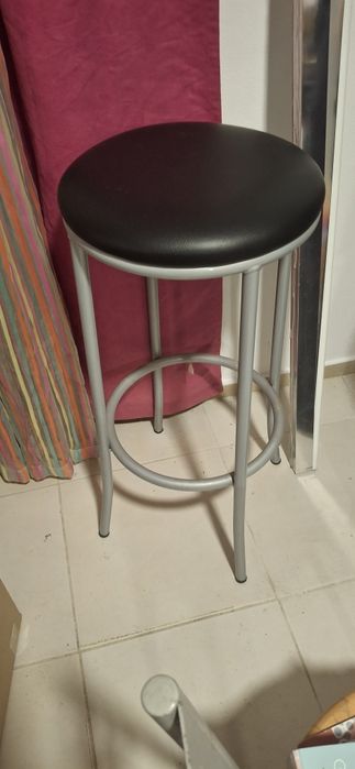 Banco alto novo.   Tenho 2