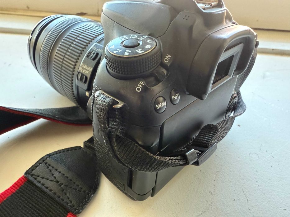 2 Items Canon 70D DLSR - Objectiva EFS 18-135mm