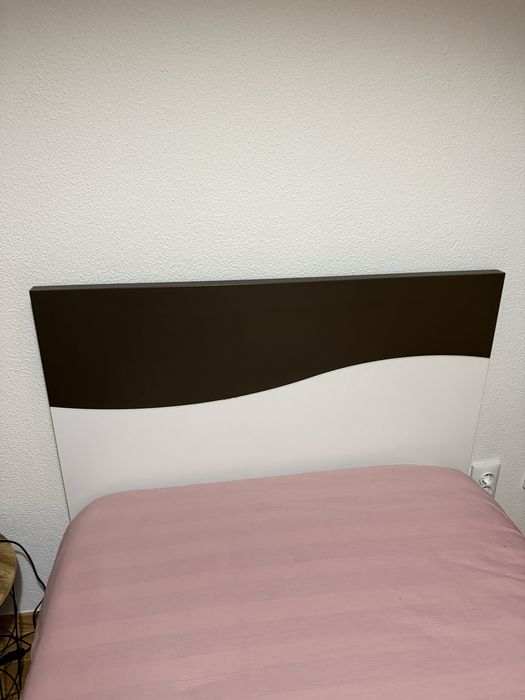 Cama de solteiro (colchão não incluido)