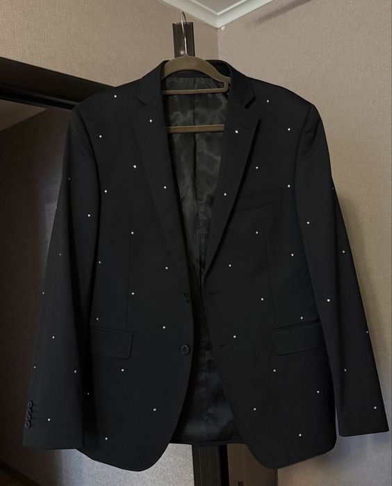 Дуже гарний вовняний піджак жакет з камінням від бренду Schild