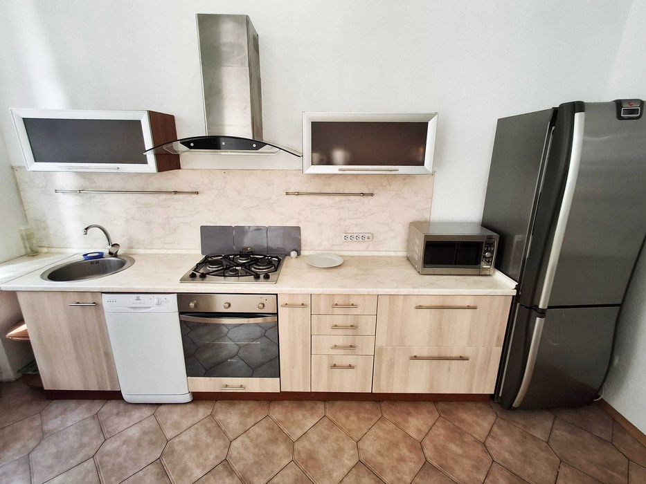 Без комісії. Оренда 3к квартири в Центрі, 130м2, вул. Шота Руставелі 34, метро Палац спорту, Площа Українських Героїв.