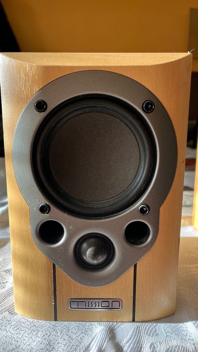 Monitory studyjne Mission M30i