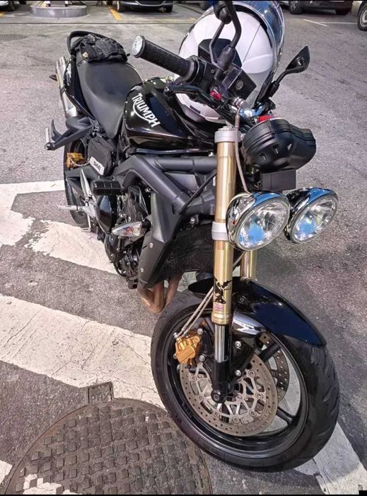 Triumph Street Triple 675 – Irrepreensível – Pronta a Pular